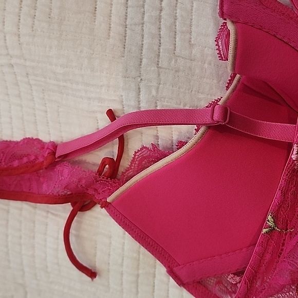 Rare 2000s VS balconette bra NWT 36C - Picture 4 of 7